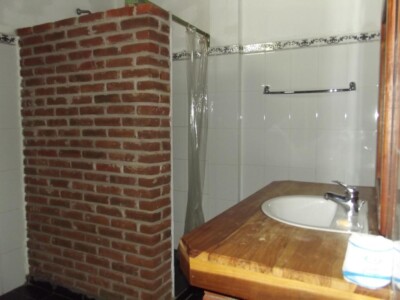 koupelna v hotelu u NP Uda Walawe